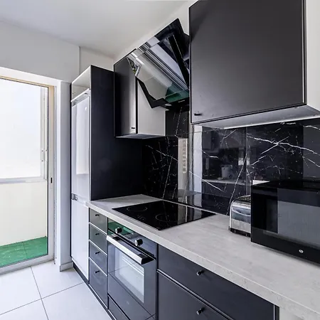 Sublime Renovated - 4p1br - Balcony